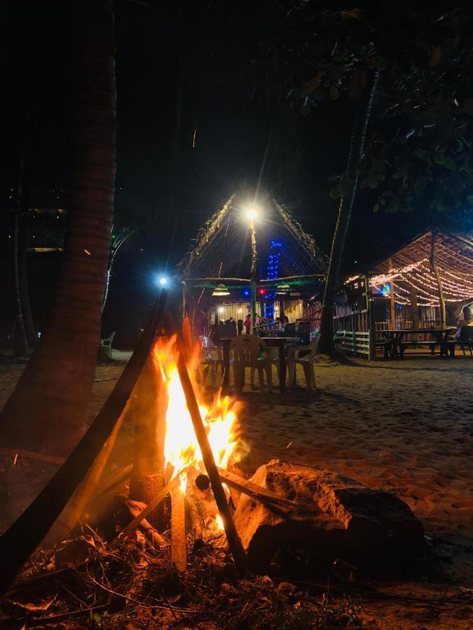 Honey Beach Negombo Bagian luar foto