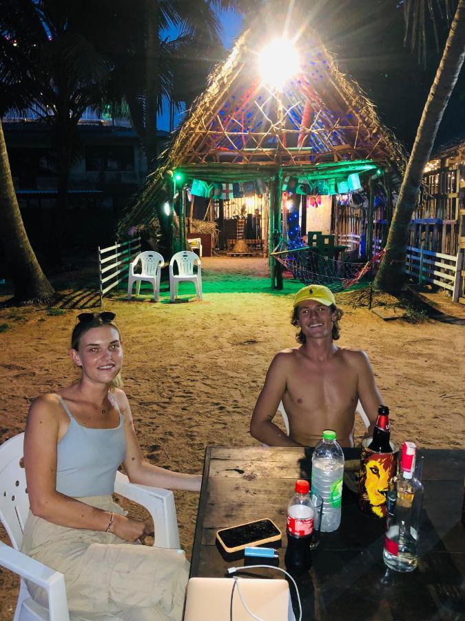 Honey Beach Negombo Bagian luar foto