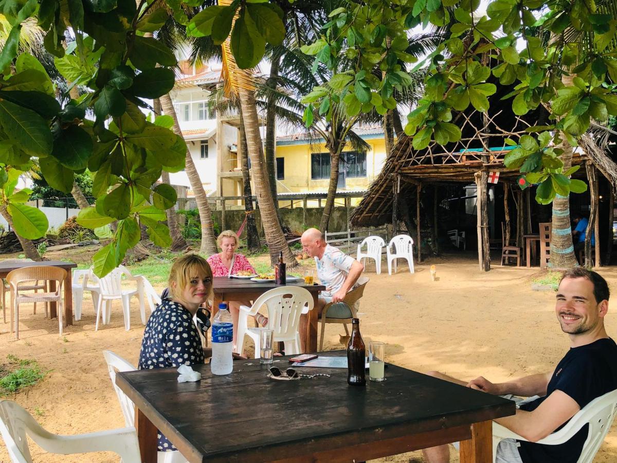 Honey Beach Negombo Bagian luar foto