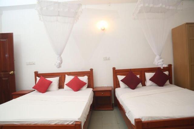 Honey Beach Negombo Bagian luar foto