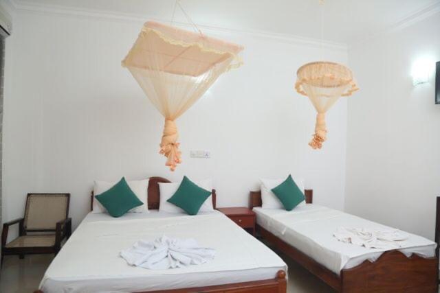 Honey Beach Negombo Bagian luar foto