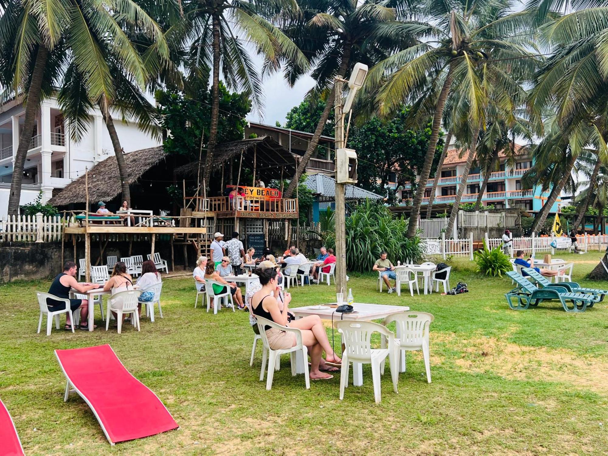 Honey Beach Negombo Bagian luar foto